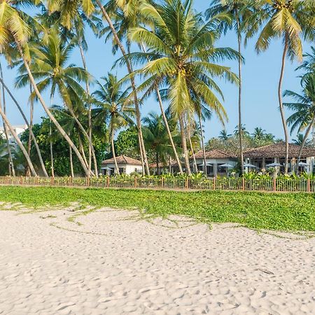 2500 m² dengan 4 kamar tidur dan 4 kamar mandi pribadi di Thalpe Hotel Habaraduwa Bagian luar foto