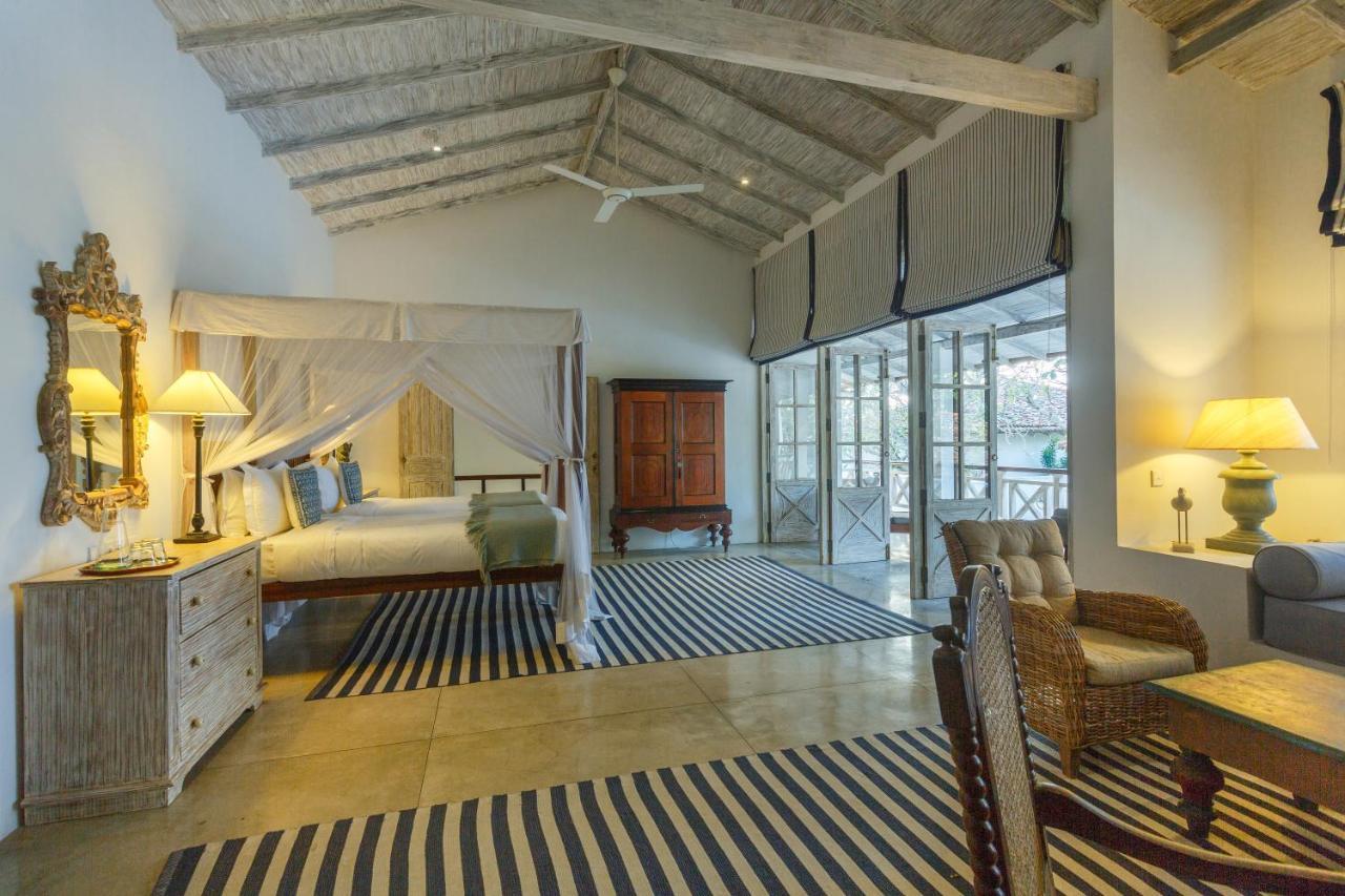 2500 m² dengan 4 kamar tidur dan 4 kamar mandi pribadi di Thalpe Hotel Habaraduwa Bagian luar foto